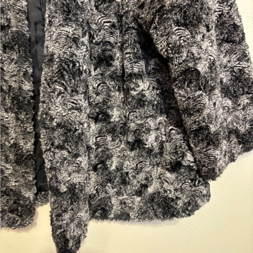 Alfred Dunner Petite Faux Fur Jacket Black Gray Textured 12P - Picture 8 of 9